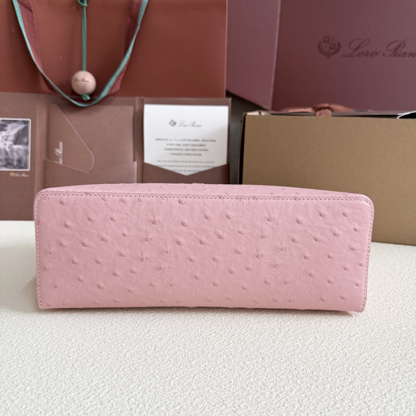 L**o p*ana extra pocket l27 ostrich-grained leather 16x27x10cm