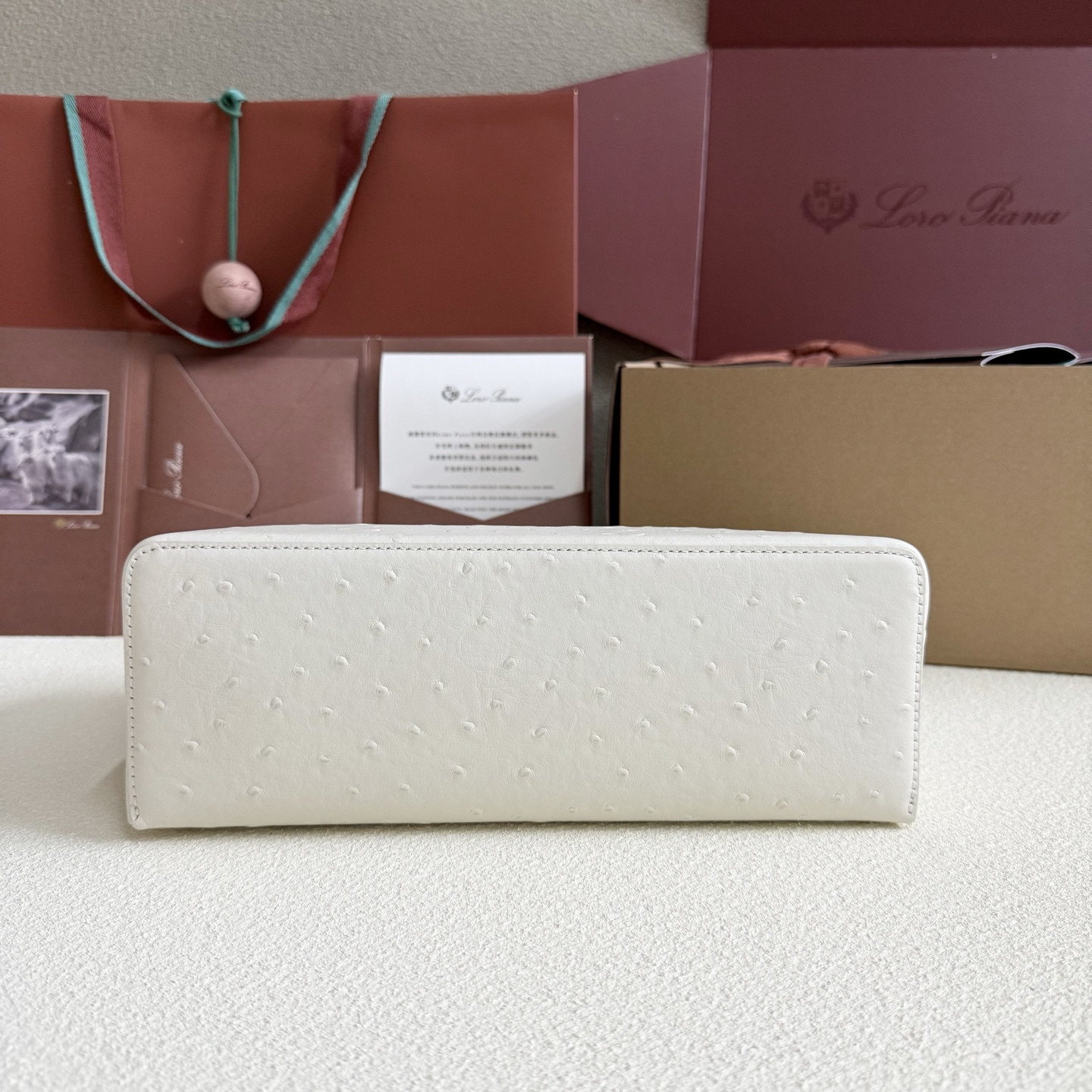 L**o p*ana extra pocket l27 ostrich-grained leather 16x27x10cm